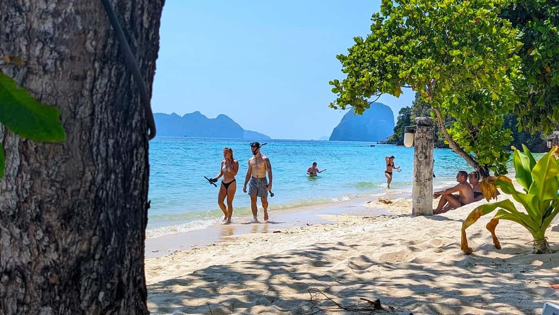 Koh Lanta: 4 Islands Speedboat Tour Emerald Cave & Ko Kradan - Koh Chuek First: Turquoise Water and a Quick Underwater Hit