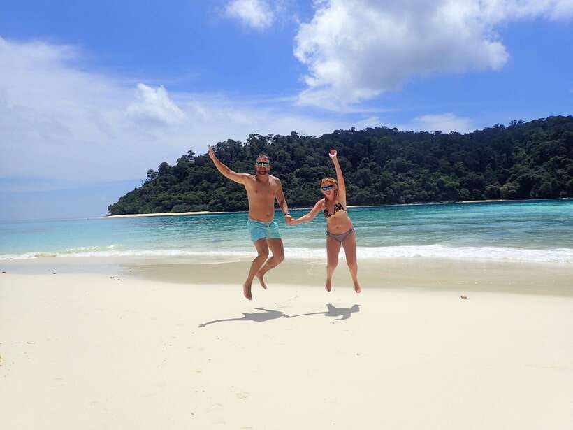 Koh Lanta: Adventure Sea Tour to Koh Rok and Koh Haa - Hiking toward Pha Samed Daeng: the view lift