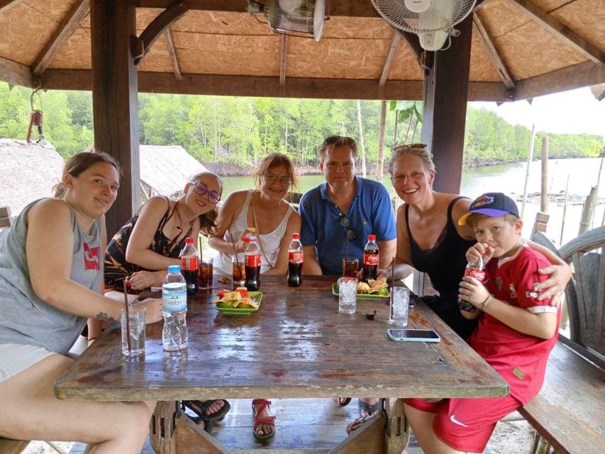 Koh Lanta: Amazon Mangrove Kayaking Tour With Lunch - Lunch at a Mangrove Seafood Restaurant: A Reward You Can Feel