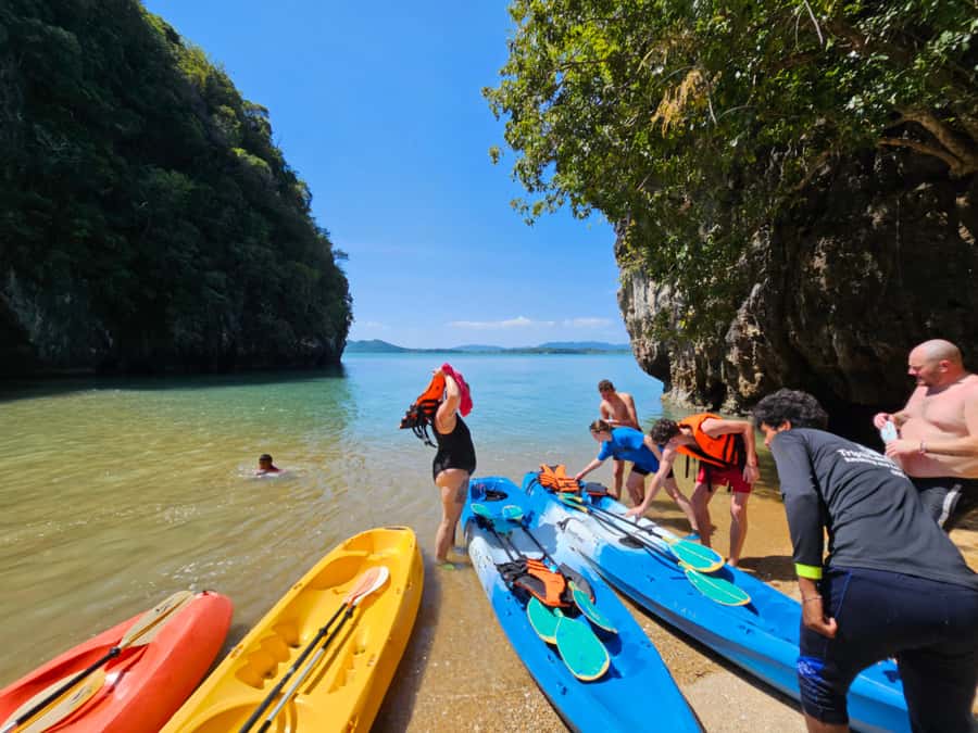 Koh Lanta: Kayaking and Longtail Boat Tour (Day trip) - Kayaking around Ko Talabeng: the cave access is the big payoff