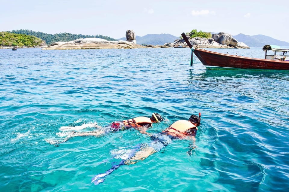 Koh Lipe: 7 Island Snorkeling Trip by Longtail Boat w/ Lunch - Koh Ro Khloi: the remote beach viewpoint moment