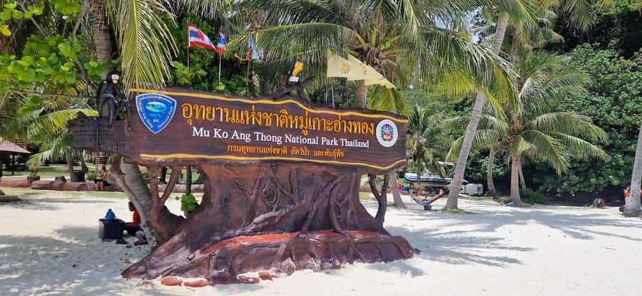 Koh Pha Ngan: Day Tour Ang Thong with Kayak, Snorkel & Lunch - Kayaking at Ko Wua Ta Lap: sea cliffs, open water, and less crowding