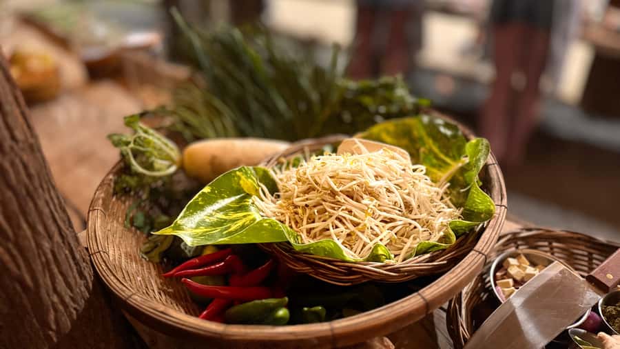 Koh Samui: Evening Thai Cooking Class with Organic Garden - What dinner feels like at the end: garden dining, not a takeout box