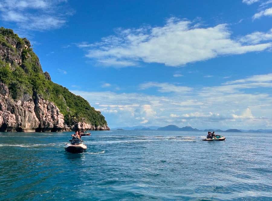 Koh Samui: Jetski Safari, Snorkeling to Pig & Virgin Islands - Laem Sor Pagoda Pass-By: A Fast Look at Samui’s Golden Landmark