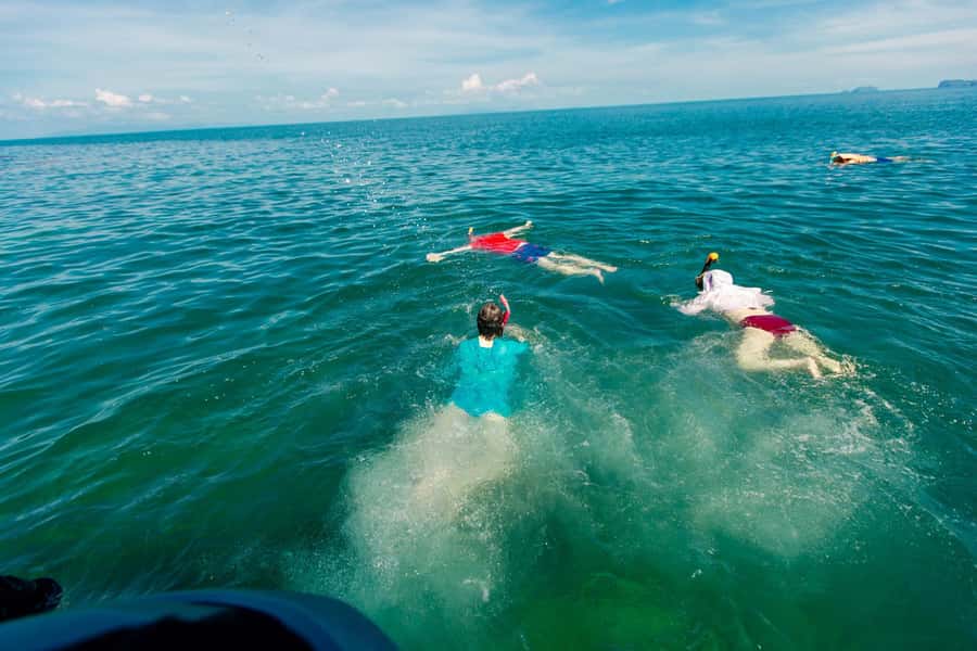 Koh Samui Premium Ang Thong Kayaking & Snorkeling with Lunch - Koh Wow snorkeling: what to expect from reef time