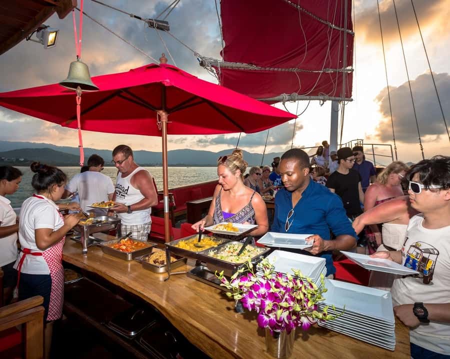 Koh Samui: Red Baron Romantic Sunset Dinner Cruise - Sunset Dinner on the Gulf: Buffet Meal + Cocktail Timing