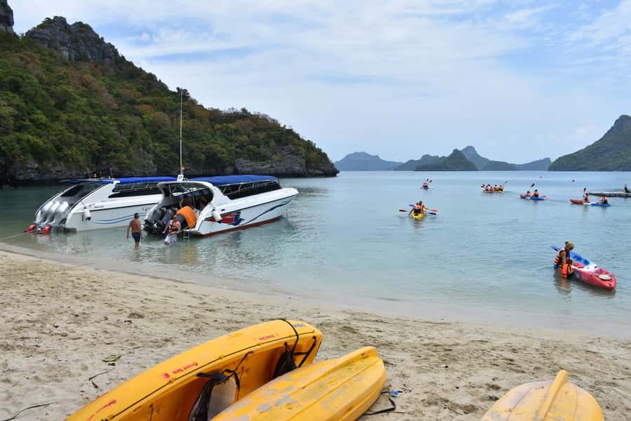 Koh Samui: Speedboat Adventure to Angthong's Hidden Gems - Arriving at Bang Rak Pier: pickup that sets the tone