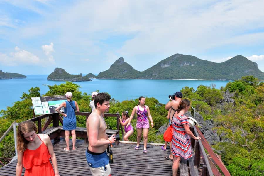 Koh Samui: Speedboat Adventure to Angthong's Hidden Gems - Wua Ta Lap Island: the buffet lunch stop that also works as beach time