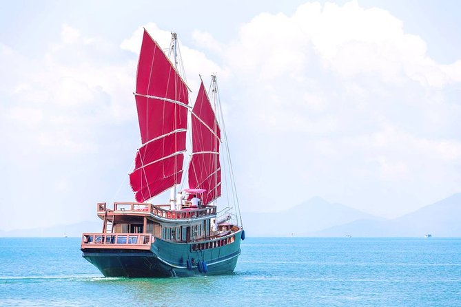Koh Samui to Angthong Marine Park Cruise Tour By Red Baron Chinese Sailboat - On board: comfort, crew energy, and what’s really included
