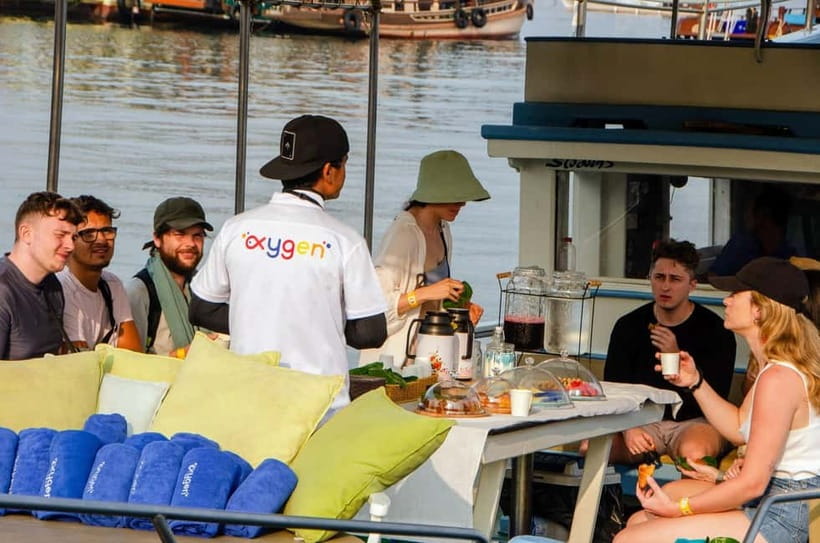 Koh Tao: First Light Snorkel Adventure with Oxygen Tours - The Oxygen lunch box: Thai comfort onboard (and one caution)