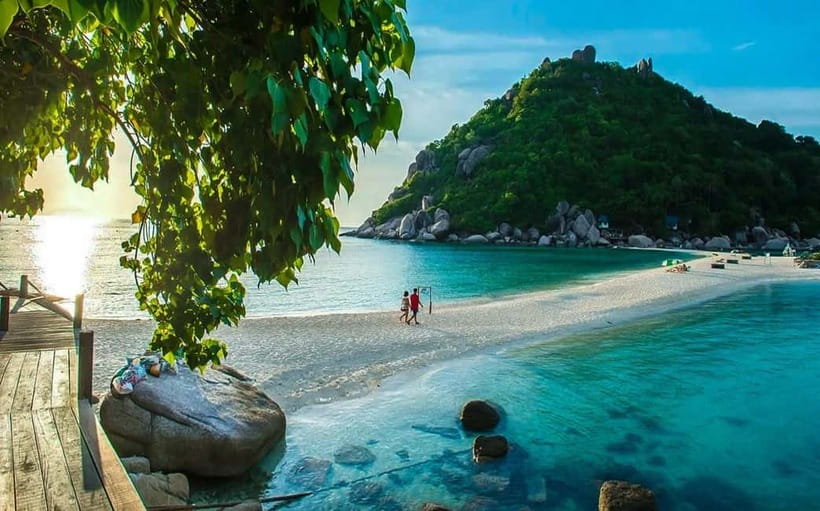 Koh Tao: Golden Hour Getaway – Your Late Start to Paradise - Ao Hin Wong on the East Coast: Boulders That Hide Coral Life