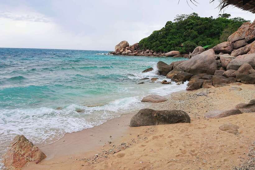 Koh Tao: Premium Snorkel Tour to Koh Nangyuan Bays by Oxygen - Freedom Beach and the spirit-rock story en route