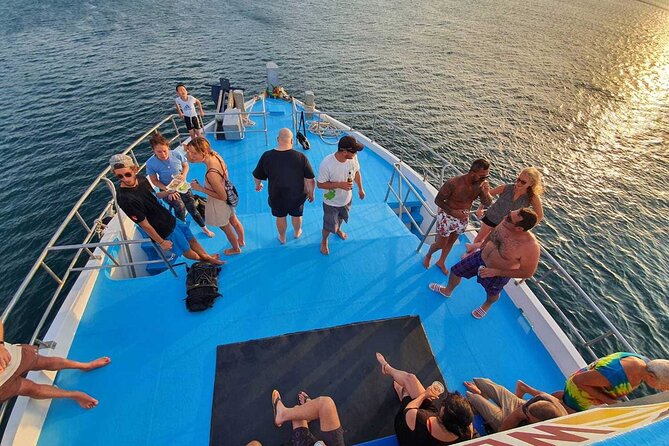 Koh Tao Snorkeling Tour to Hidden Bays and Koh Nang Yuan - Koh Nang Yuan first: sand bridge walk, viewpoint effort, and the island feeling