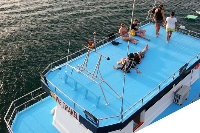 Koh Tao Snorkeling Tour to Hidden Bays and Koh Nang Yuan - Hin Wong Bay: the yellow fish frenzy moment