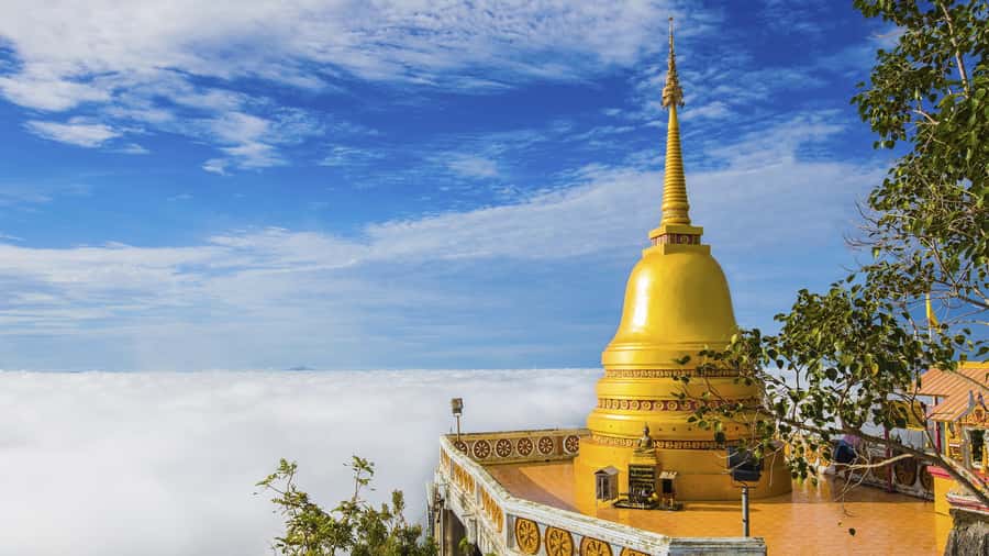 Krabi : 4-Hour City Tour with Tiger Cave Temple - Maharat Fresh Market: Local Food, Real Shopping, and Small Souvenirs