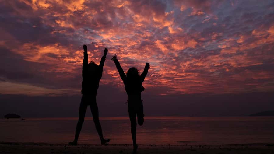 Krabi: 4 Island Sunset Small Group Tour with Night Snorkel - Poda Island picnic lunch: beach food with a calm rhythm