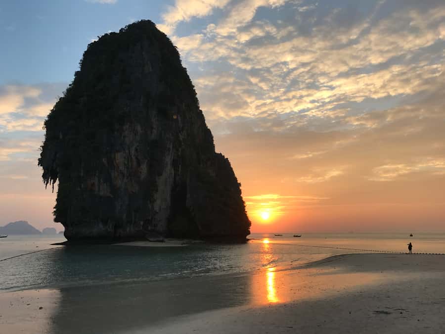 Krabi: 4 Island Tour, Sunset+Plankton, Small Group 12 pax - Stop 2: Koh Tup and the sandy walk to Chicken Island