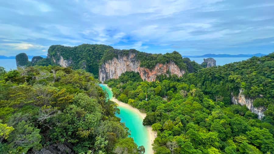 Krabi: 4 Islands & Ko Hong Private Long-tail Boat Tour - Ko Pak Bia lunch: eating on the beach changes the whole day