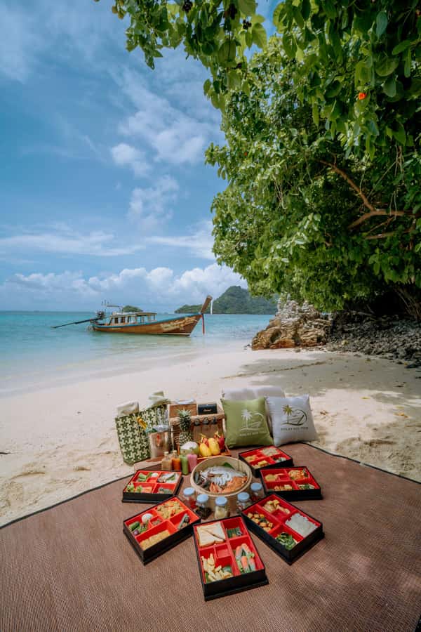 Krabi: 4-Islands Luxury Longtail Boat Private Half Day Tour - Railay Beach: Quick Views, Good Energy Shift