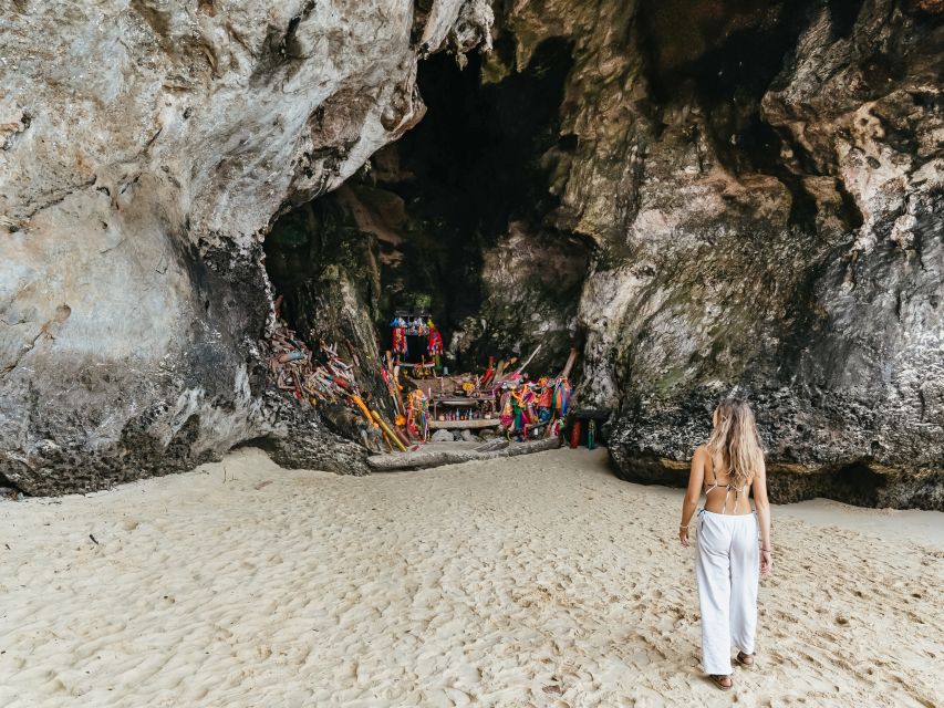 Krabi: 4 Islands Tour by Longtail Boat & Thai Buffet Lunch - Poda Island snorkeling and that famous rock photo