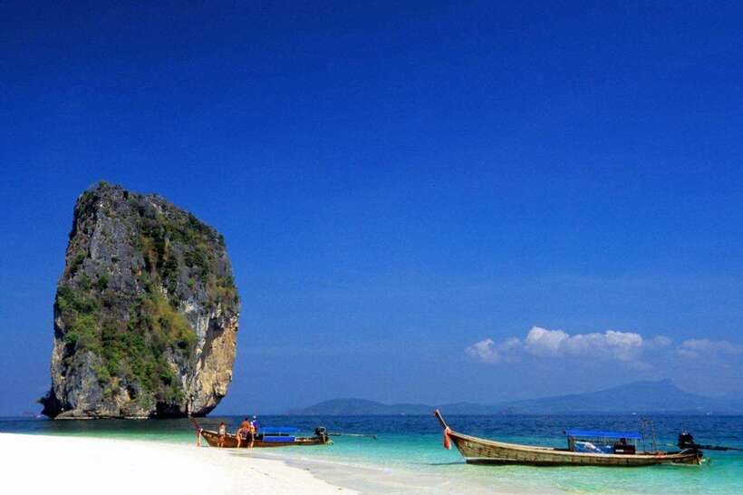 Krabi: 4 Islands Tour by Speedboat with Lunch and Snorkeling - Chicken Island and Tup Island: the famous sandbank walk (when the tide allows)