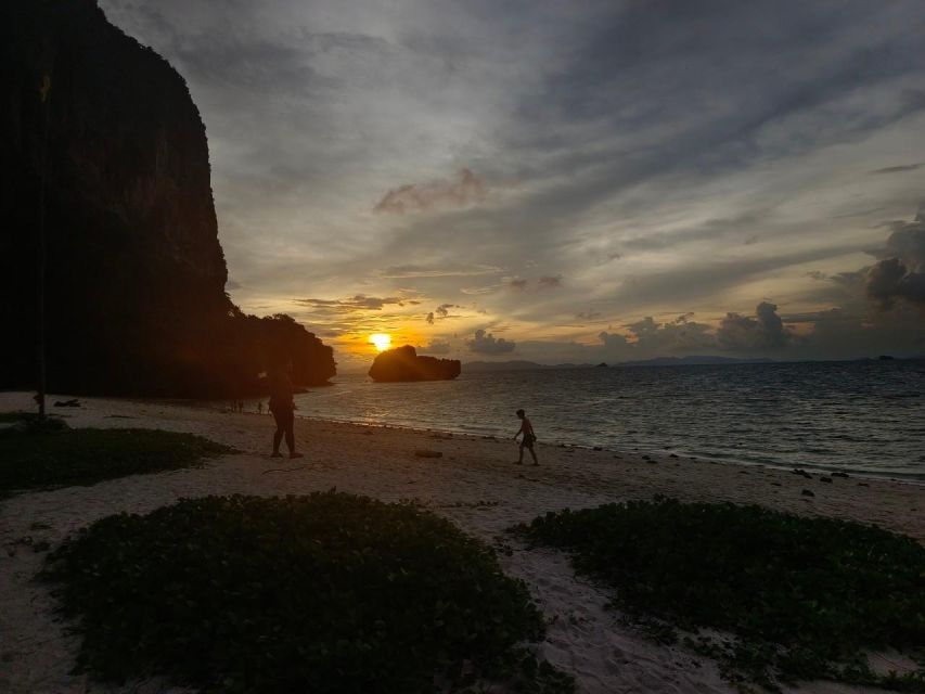 Krabi: 7 Island Sunset With BBQ & Plankton Speed Boat Tour - Thale Waek sandbar: the low-tide walk you’ll remember
