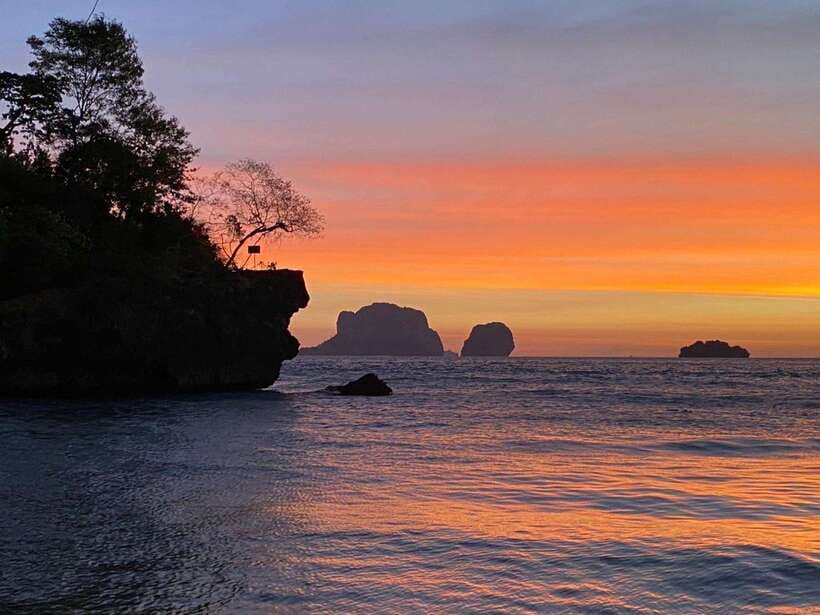 Krabi: 7 Islands Sunset Tour & BBQ & Bioluminescent Plankton - Island hopping with beach time: Puya Bay, Koh Tap, Koh Kai, and sandbar walking