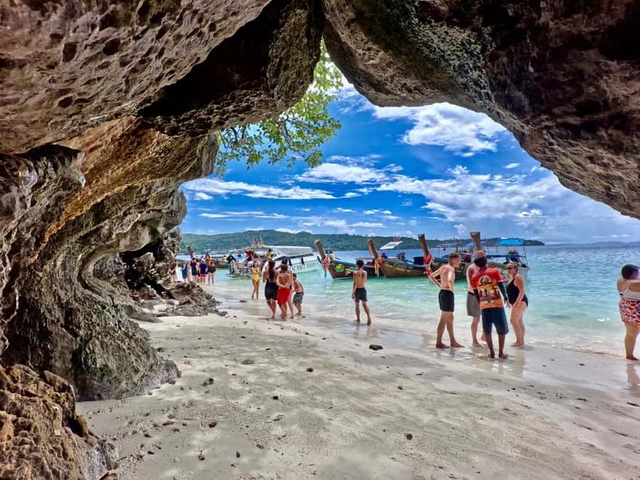 Krabi: Early Bird Phi Phi, Maya & 4 Islands Speedboat Tour - Maya Bay: photos, sightseeing time, and the rules you can’t ignore
