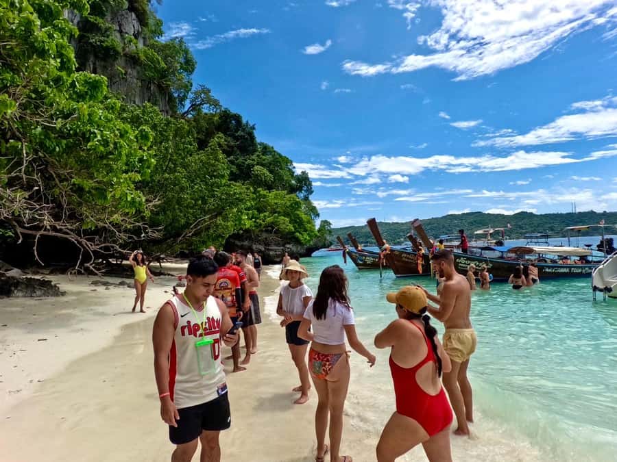 Krabi: Early Bird Phi Phi, Maya & 4 Islands Speedboat Tour - Boat ride comfort, group size, and how to choose your spot