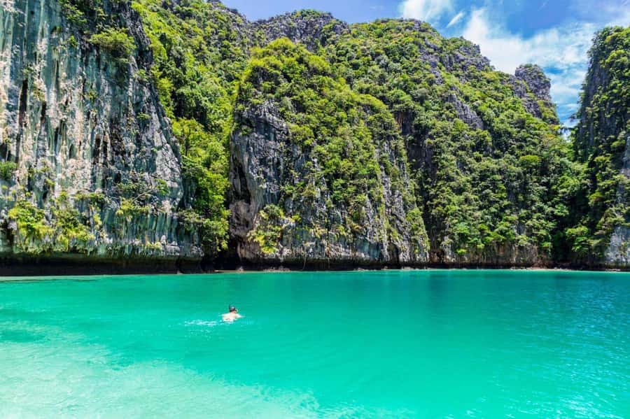Krabi: Early Bird Phi Phi, Maya & 4 Islands Speedboat Tour - Railay Beach hop-on: a quick taste, not a detour