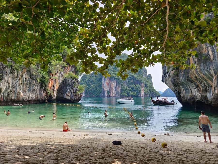 Krabi Hong Island by Luxury Vintage Boat - Hong Island’s lagoon, viewpoint, and picnic lunch: the heart of the route