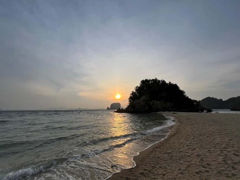 Krabi: Hong Island Sunset and BBQ Dinner Tour - Hong Island’s lagoons and limestone views: the real reason you’re here