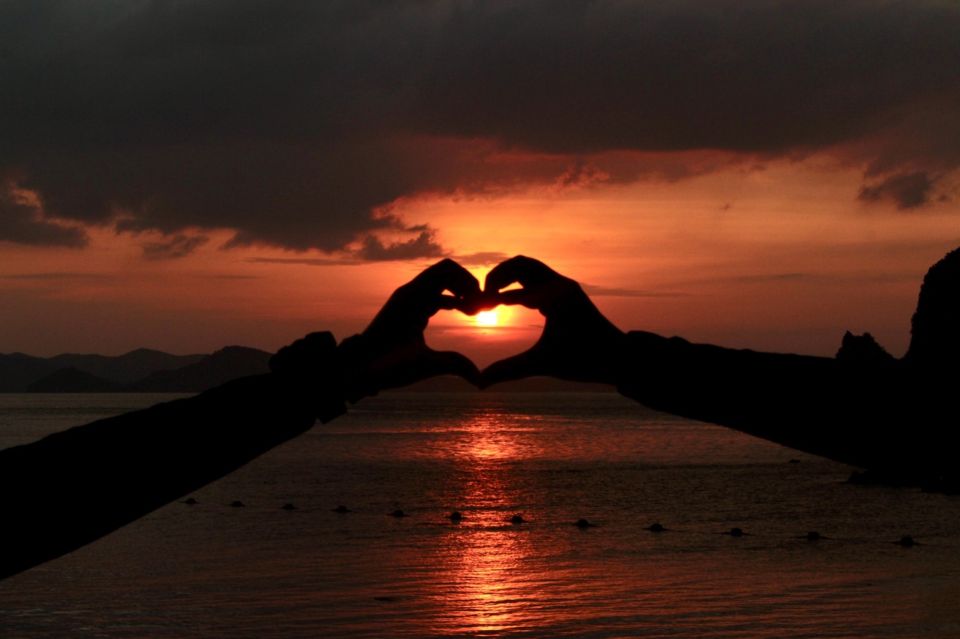 Krabi: Hong Island Sunset Tour w/ Beach Dinner+Night Snorkel - Hong Lagoon cruise: mangroves, limestone cliffs, and photo stops