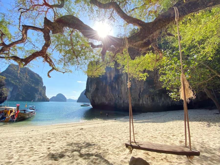 Krabi: Hong Islands Early Bird Tour with Breakfast - The boat ride: longtail charm vs speedboat comfort