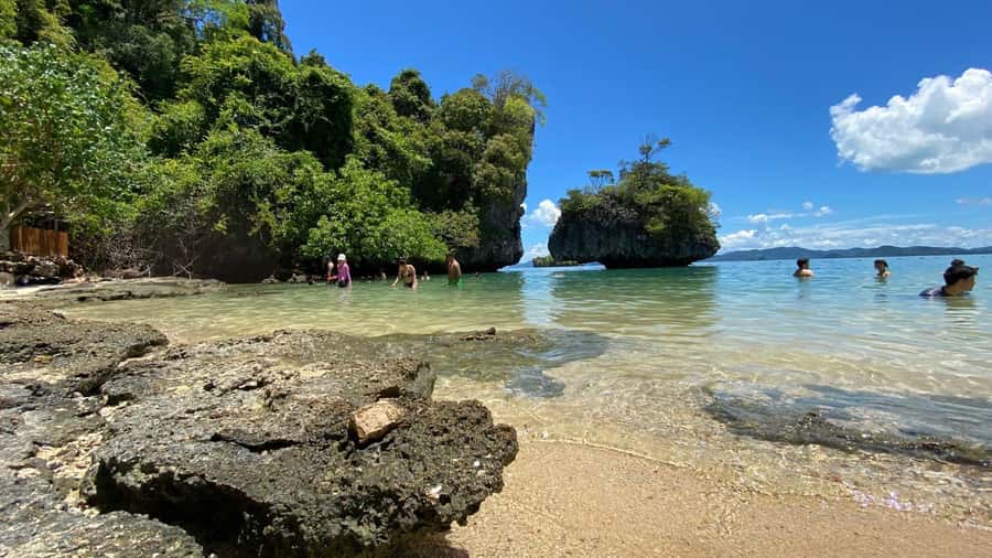 Krabi: Hong Islands Full-Day Private Speedboat Charter Tour - Hong Island: Lunch Under Trees, Plus Kayak Time If You Want It