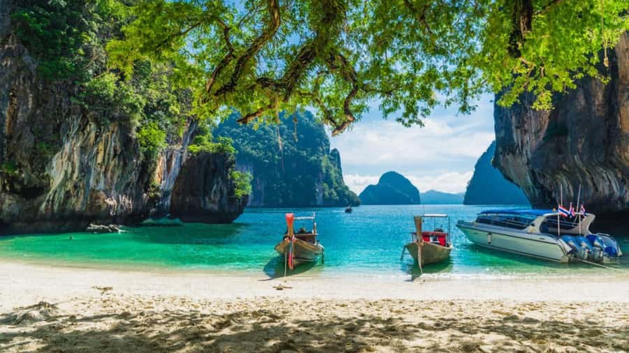 Krabi: Hong Islands Full-Day Private Speedboat Charter Tour - Hong Lagoon: How the Secret Passage Creates That Wow Moment