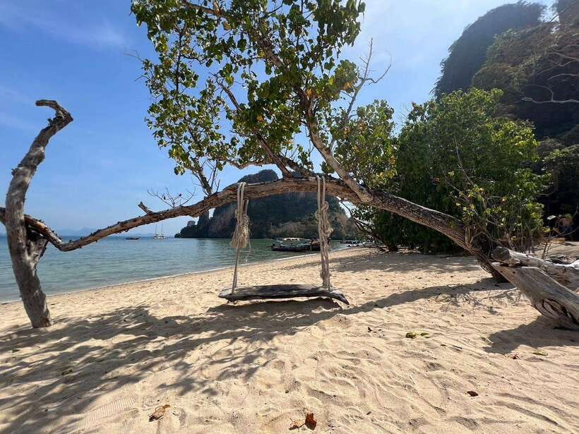 Krabi: Hong Islands Private Boat Trip & Snorkeling - Lahding (Paradise Island): Sandy Cove Time For Cooling Off