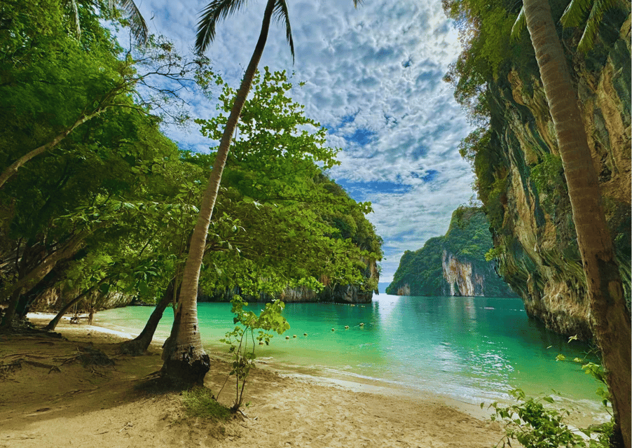 Krabi: Hong Islands Sunset, Bioluminescent Plankton and BBQ - Ko Pak Bia: BBQ dinner at sunset, plus more snorkeling time