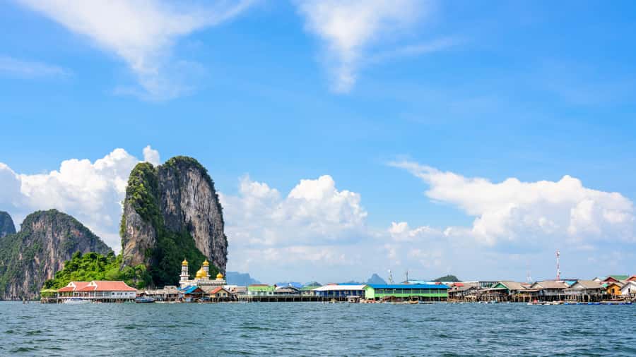 Krabi: James Bond, Khao Phing Kan, and Hong Island Boat Tour - Koh Panyi fishermen village and lunch that breaks up the day