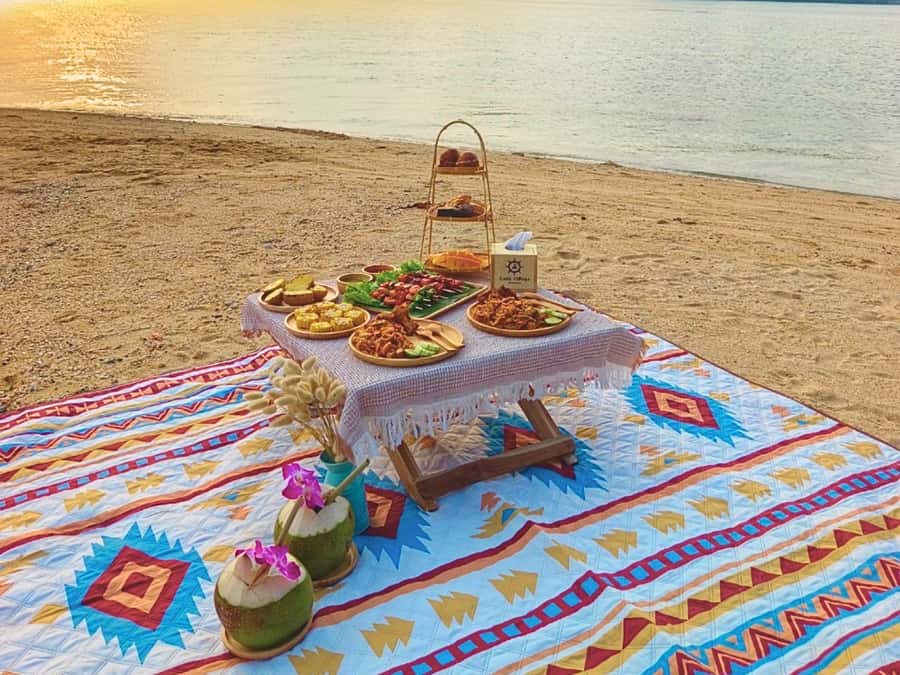 Krabi: Luxury Sunset Cruise to Hong Island Private Tour - Why Hong Island and Pak Bia are the heart of this cruise