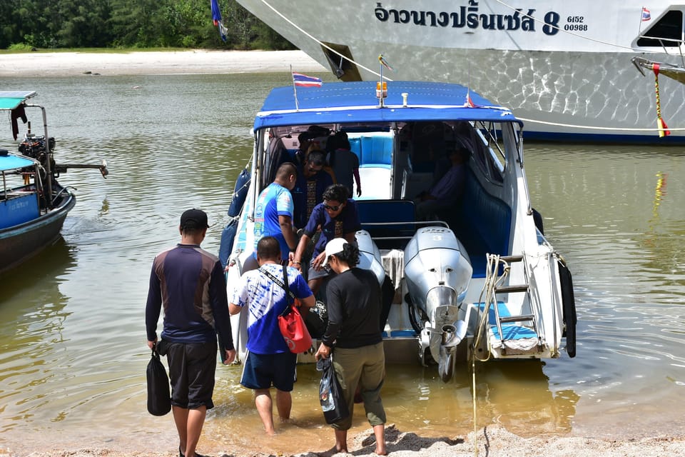 Krabi: Phang Nga Bay Blitz to James Bond Island with Lunch - Panyee Village Lunch: Eating in a Floating Community