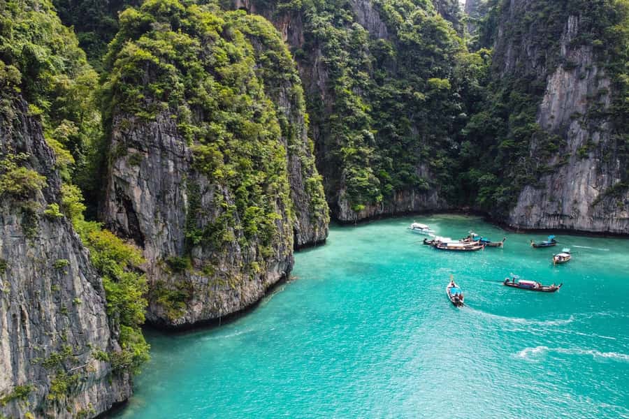 Krabi: Phi Phi Island Sunset Maya Bay and Four Islands Tour - Loh Samah Bay to Maya Bay: the wooden trail approach