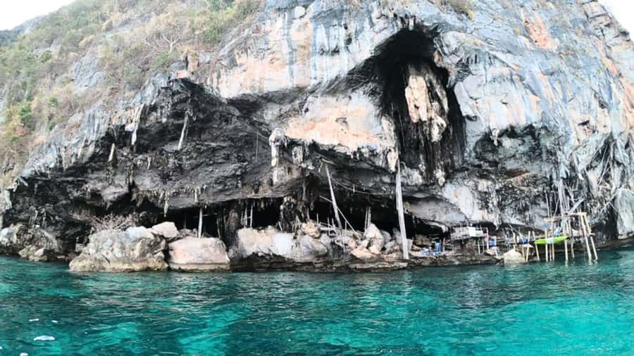 Krabi: Phi Phi Islands Full-Day Private Speedboat Charter - Monkey Beach: the 150-meter sand strip and a monkey-spotting mindset