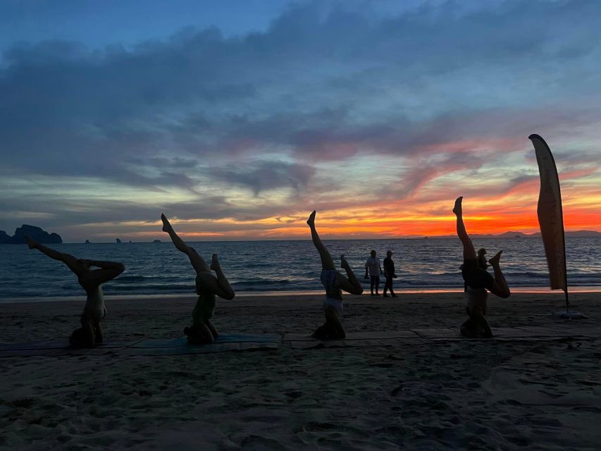 Krabi: Sunset Yoga Balance Join-in Class - Instructor Coaching in English: From First-Time Beginners to Headstands
