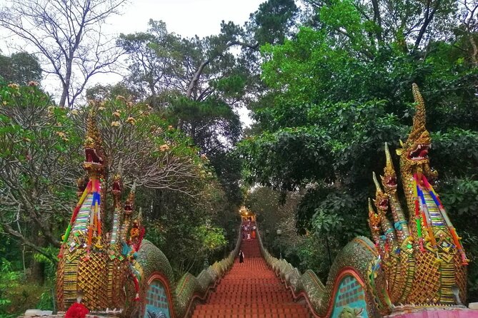 Lady Driver and Guide - Stop 2: Wat Sri Suphan, the silver temple in Thailand