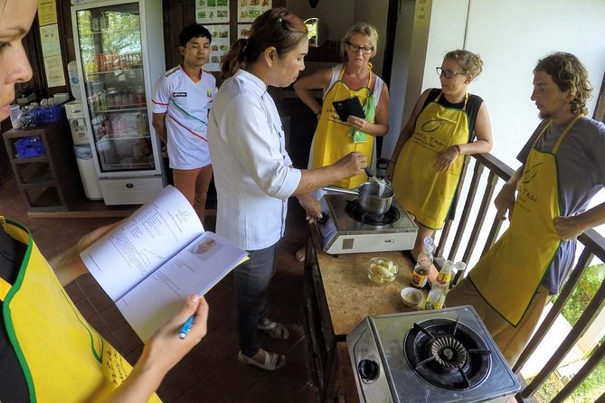 Lanta Thai Cookery School - Pickup by Songtaew and Getting There From Your Hotel