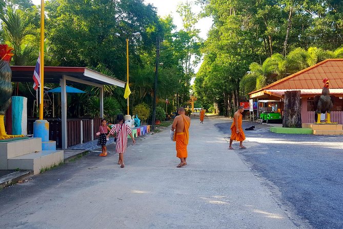 Local Temples and Traditional Market - Timing and Weather: How to Enjoy Six Hours Without Burning Out