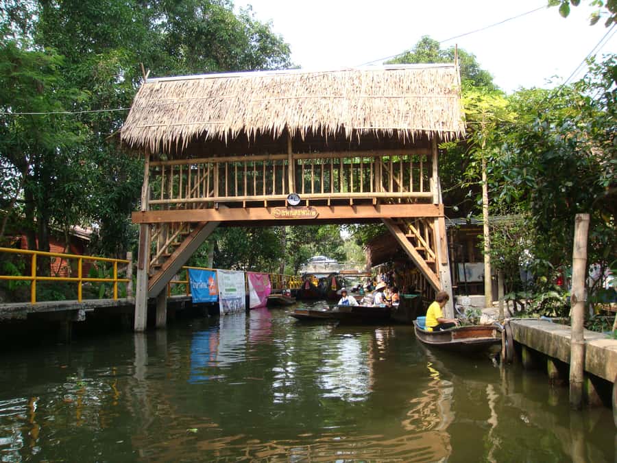 Longtail Boat Adventure to the Local Weekend Floating Market - Key points to know before you go