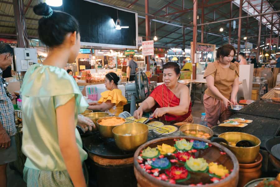 Longtail Boat Canal Tour to Bangkok Floating Market - The Weekend Floating Market: More Than Just a Photo Stop