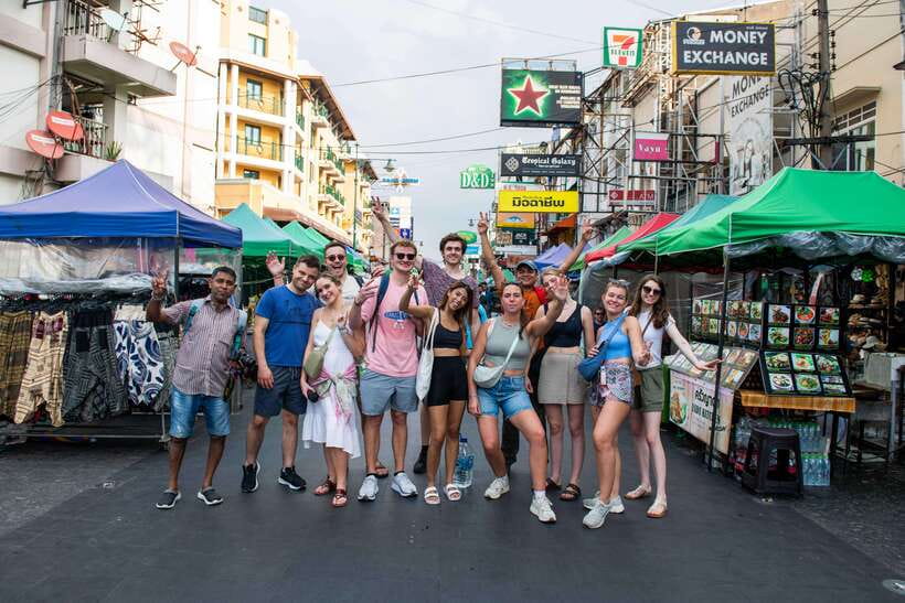 Mad Monkey Bangkok City Session - Walking Tour - Wat Bowonniwet: the temple stop that teaches you how to behave